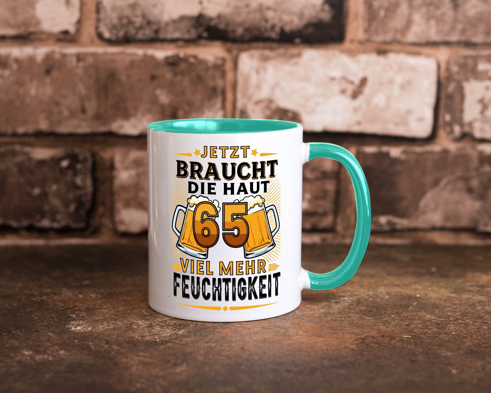 65 braucht die haut mehr Feuchtigkeit | 65. Geburtstag Humor Geschenkidee Tasse