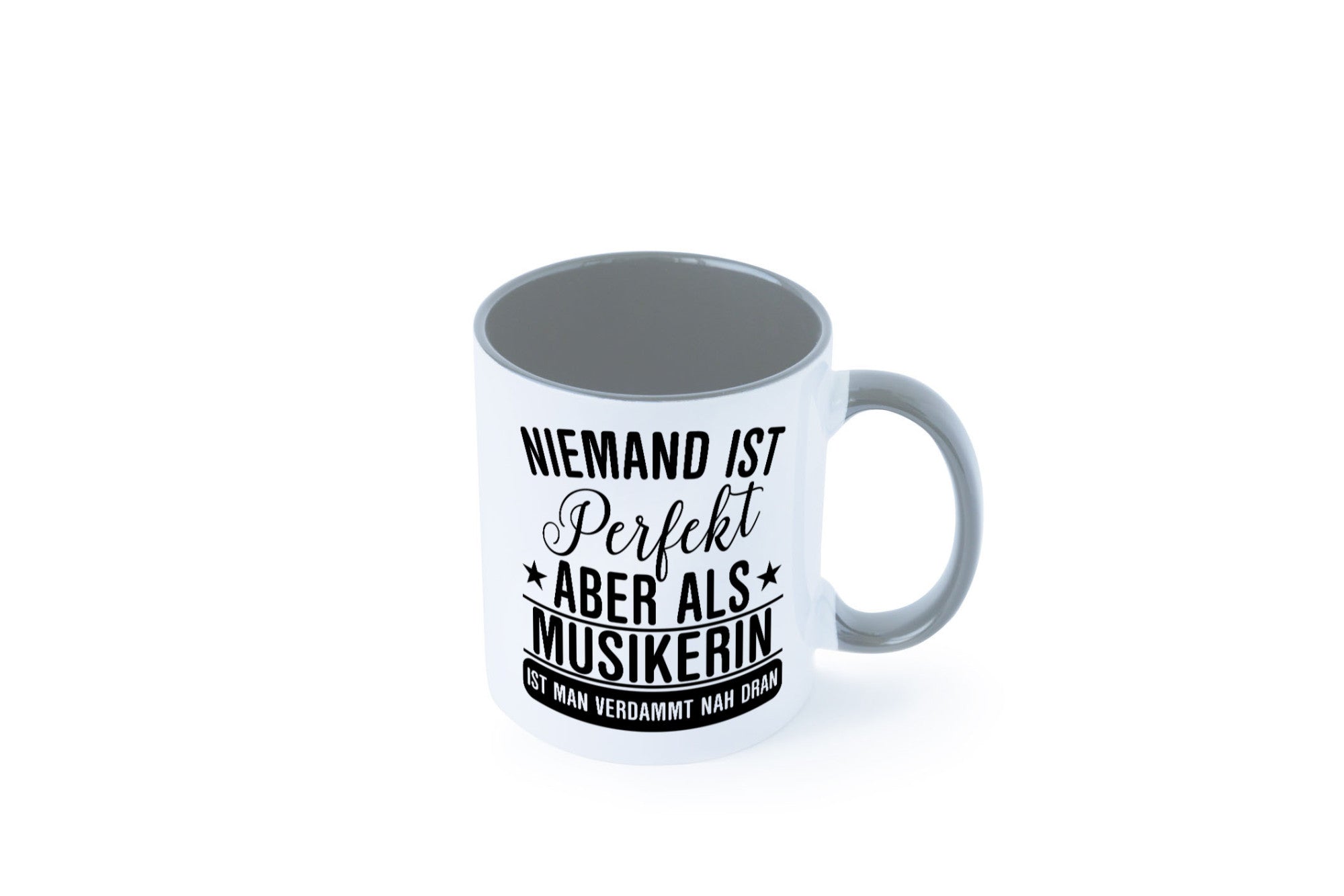 Verdammt nah dran: Musikerin | Musik Musikantin Geschenkidee Humor Tasse