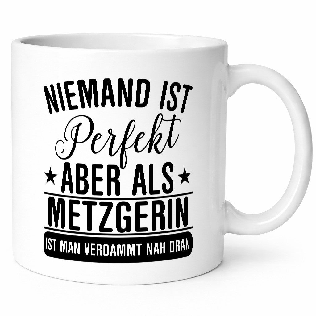 Verdammt nah dran: Metzgerin | Fleischerin lustig Humor Geschenkidee Geschenk