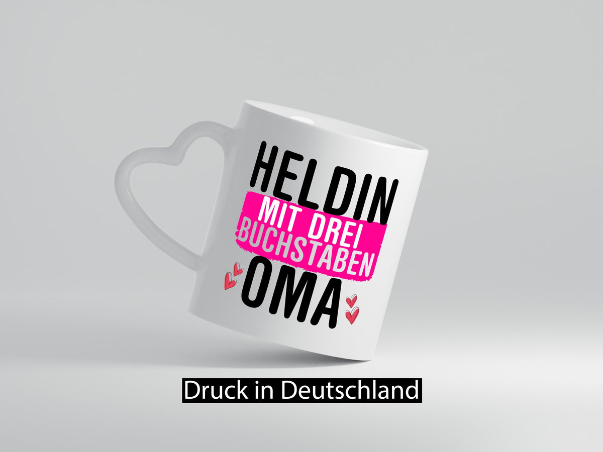 Heldin mit drei Buchstaben | Oma Großmutter Kompliment lustiger Spruch Geschenk Tasse