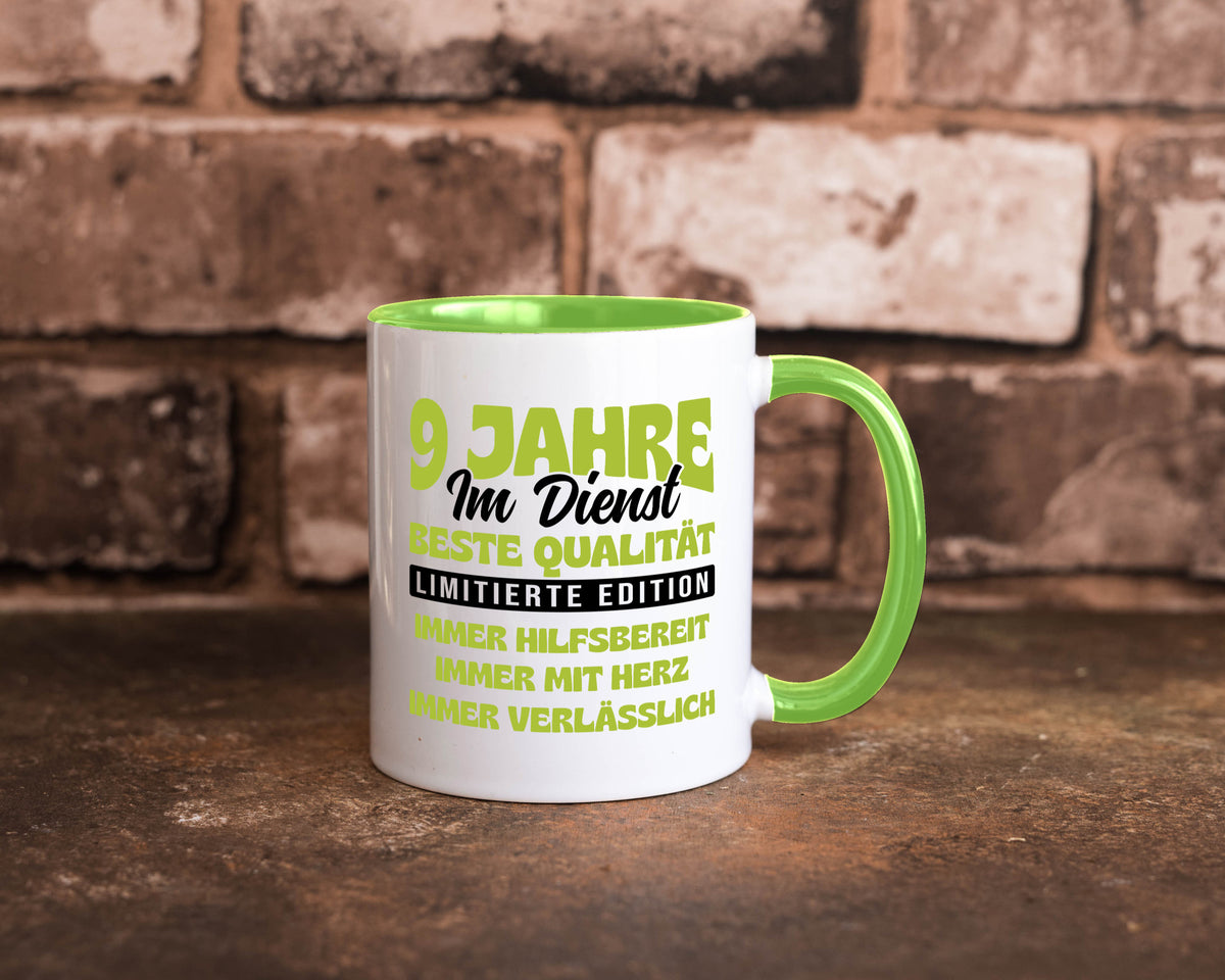 9 Jahre im Dienst | Jubiläum Arbeit v4 Geschenk Kollegen Büro lustiger Spruch Tasse