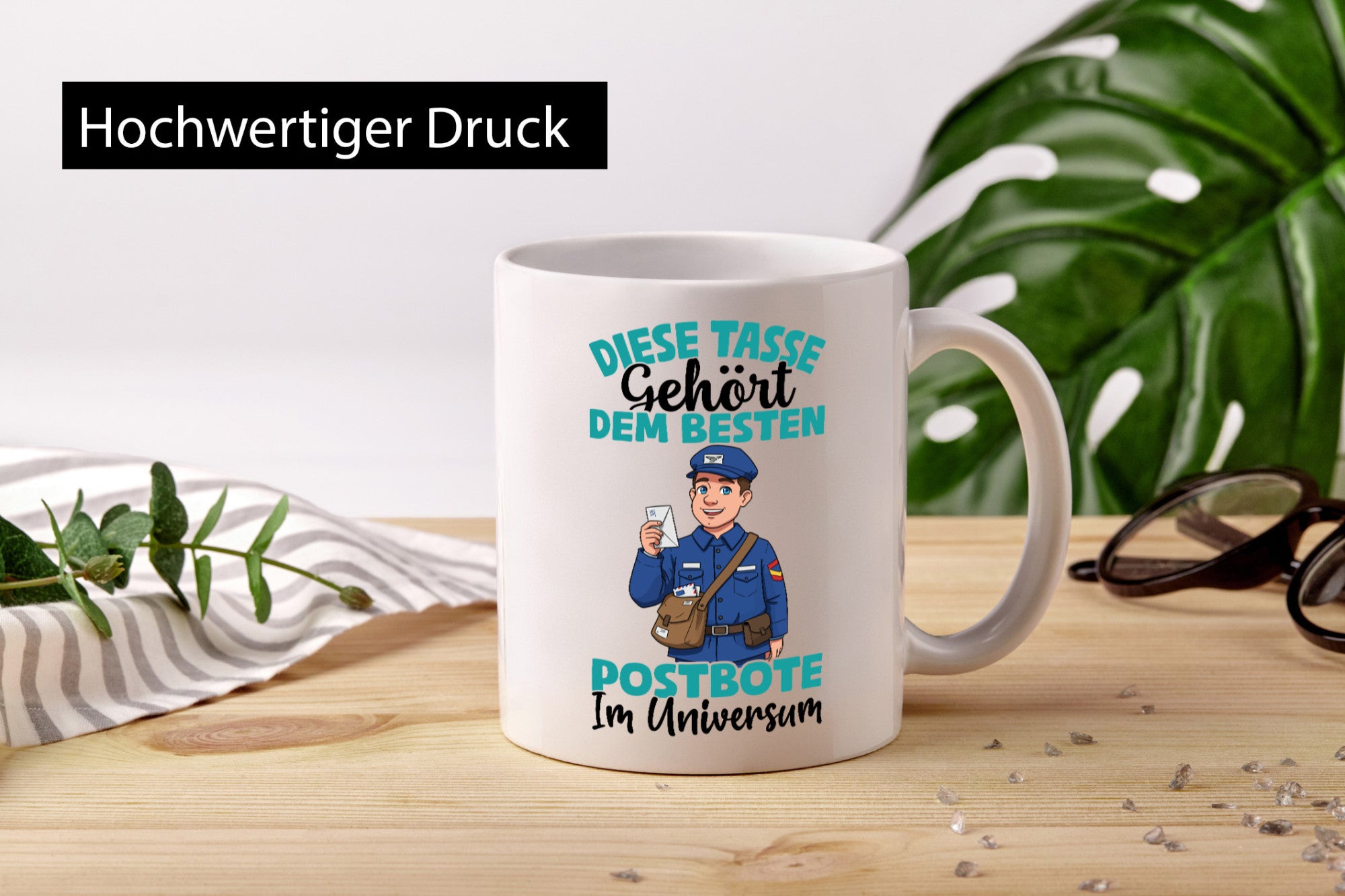 Im Universum: Postbote | Beruf Post Briefträger Humor Arbeit Kollegen Büro