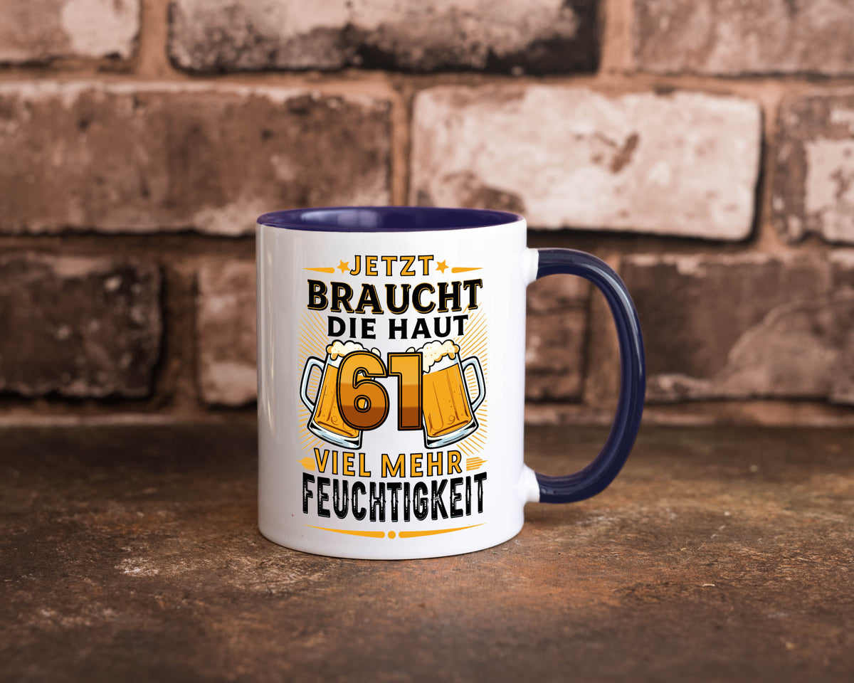 61 braucht die haut mehr Feuchtigkeit | 61. Geburtstag Geschenkidee Humor Tasse