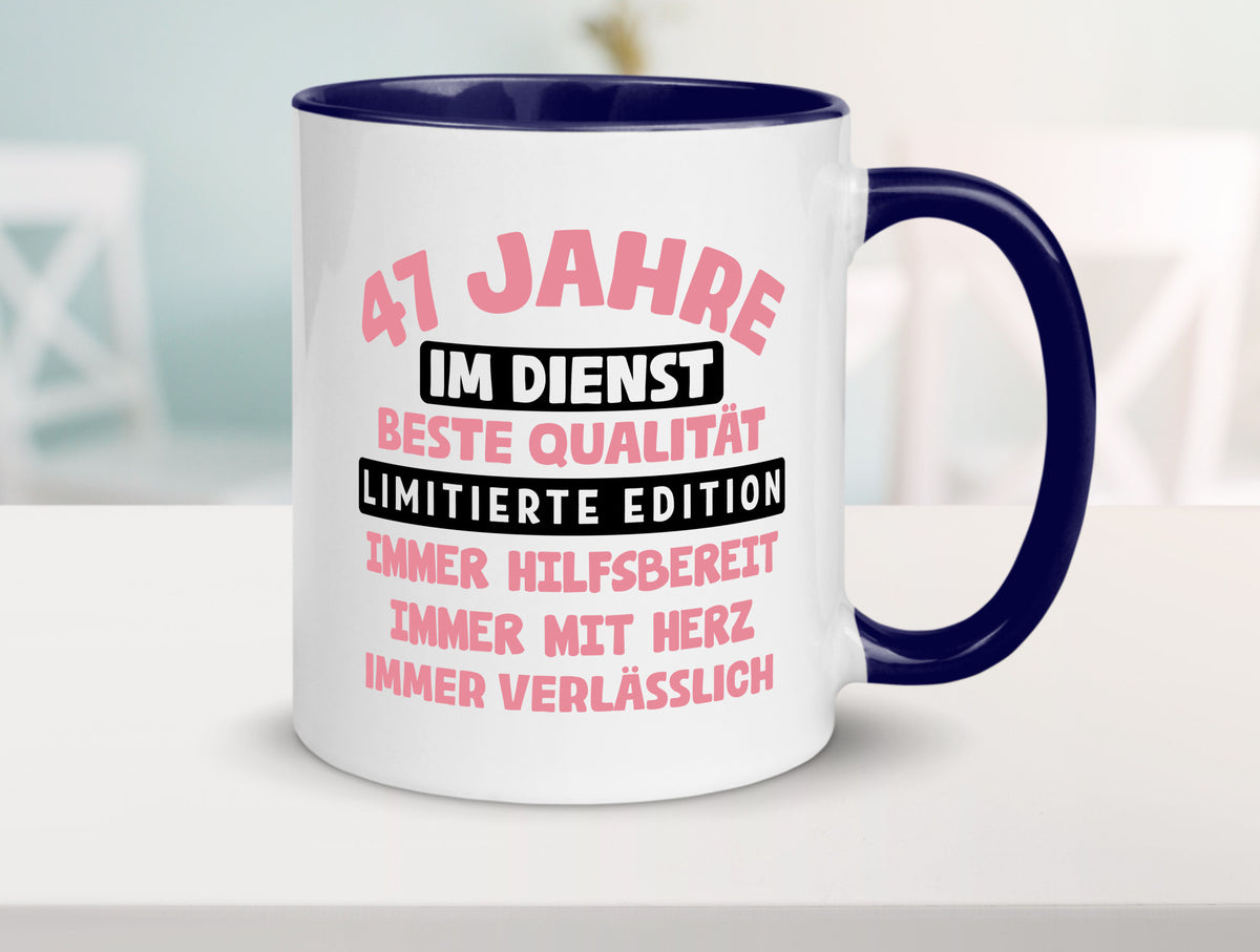 47 Jahre im Dienst | Jubiläum Arbeit v11 Geschenkidee Kollegen Büro Humor Tasse