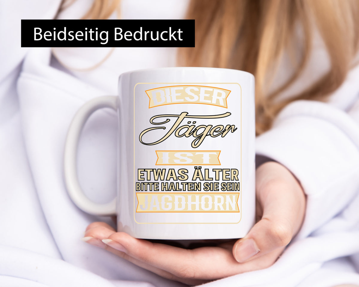 Dieser Jäger ist etwas Älter halten sie sein Jagthorn lustiger Spruch Geschenk Tasse