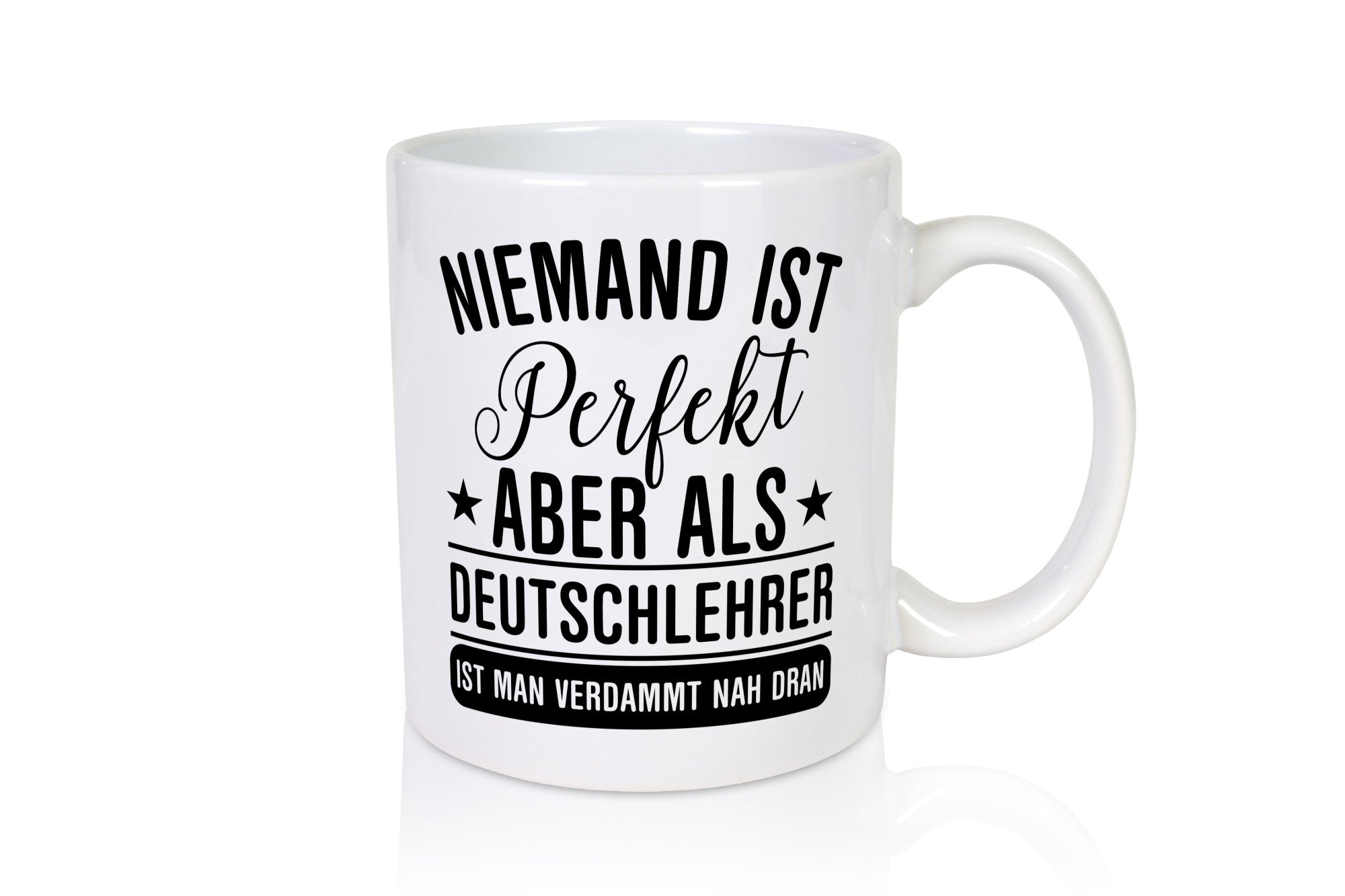 Verdammt nah dran: Deutschlehrer | Lehrer Schule Geschenkidee Humor Tasse