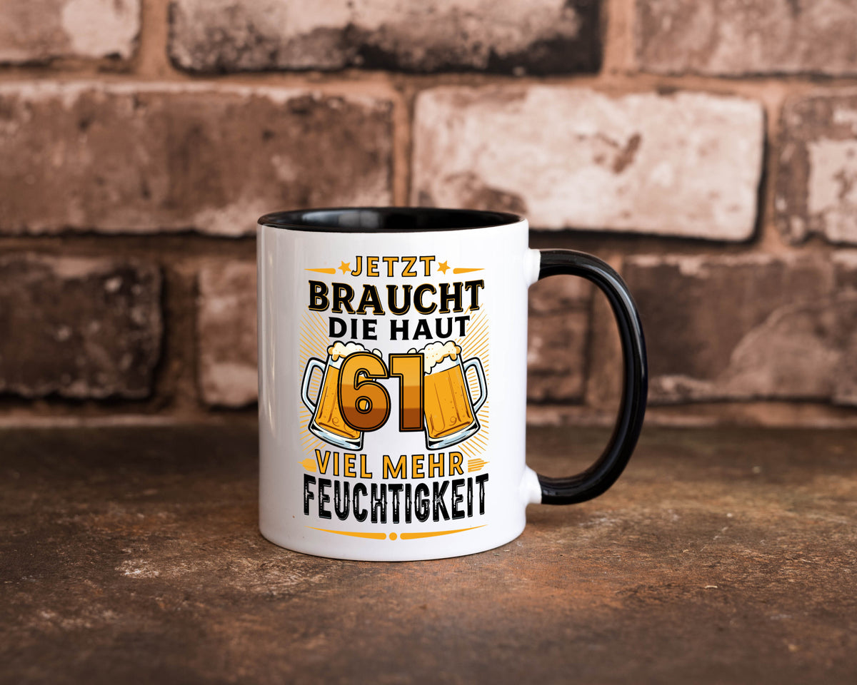 61 braucht die haut mehr Feuchtigkeit | 61. Geburtstag Geschenkidee Humor Tasse