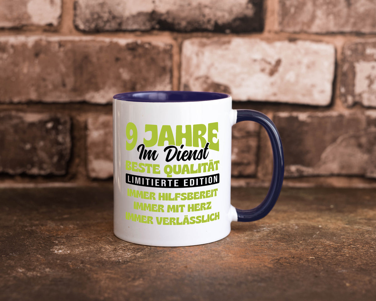 9 Jahre im Dienst | Jubiläum Arbeit v4 Geschenk Kollegen Büro lustiger Spruch Tasse