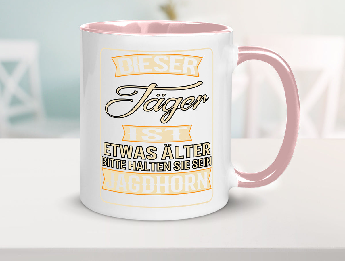 Dieser Jäger ist etwas Älter halten sie sein Jagthorn lustiger Spruch Geschenk Tasse