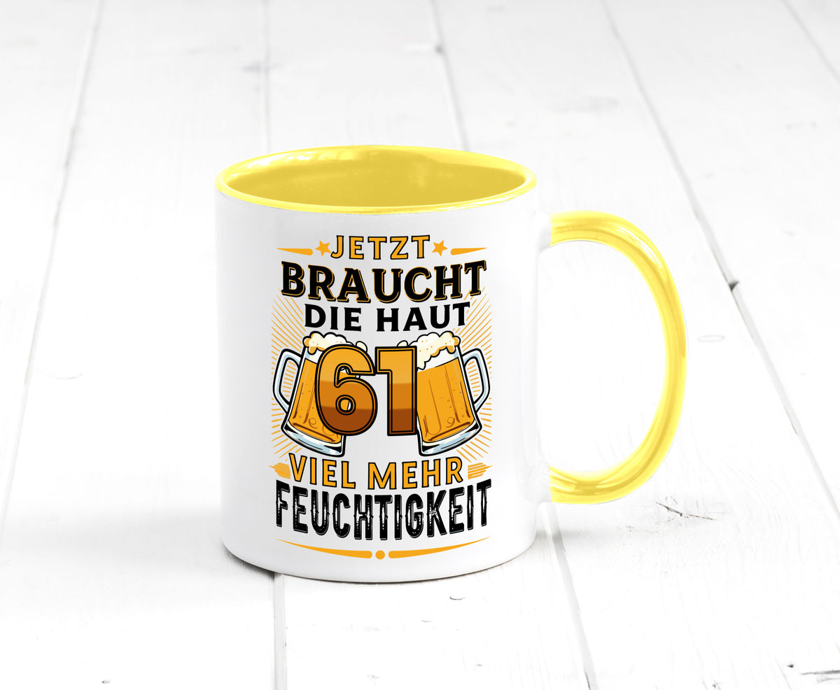 61 braucht die haut mehr Feuchtigkeit | 61. Geburtstag Geschenkidee Humor Tasse
