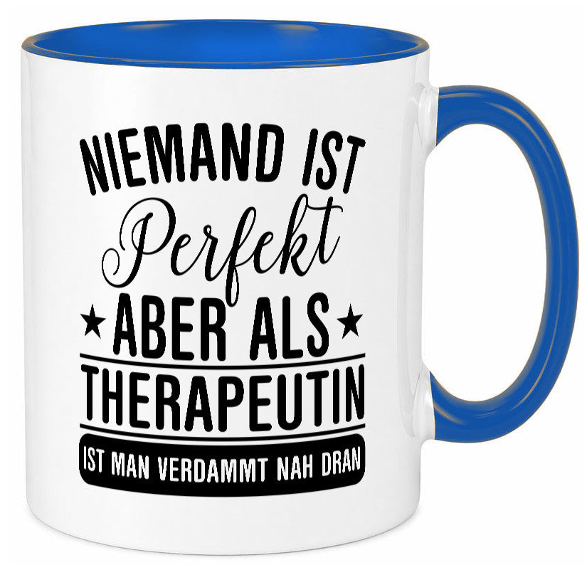 Verdammt nah dran: Therapeutin | Psychotherapie Therapie lustig Humor Tasse
