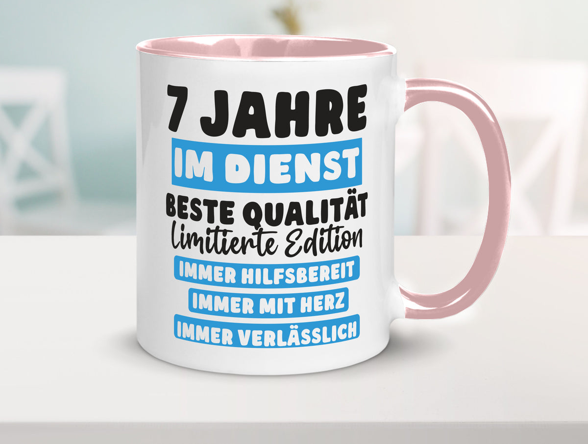 7 Jahre im Dienst | Jubiläum Arbeit v6 lustig Kollegen Büro Geschenk Tasse