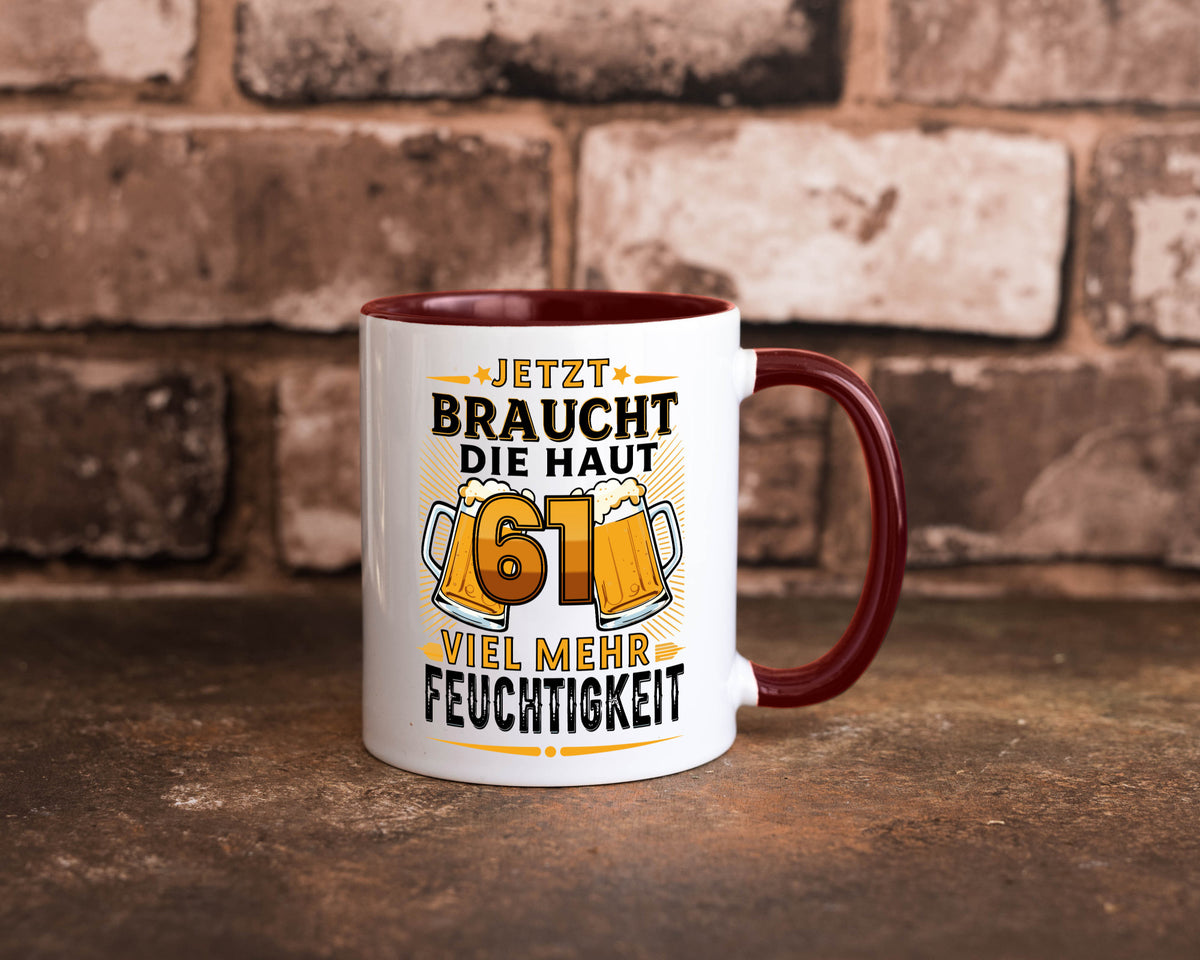 61 braucht die haut mehr Feuchtigkeit | 61. Geburtstag Geschenkidee Humor Tasse