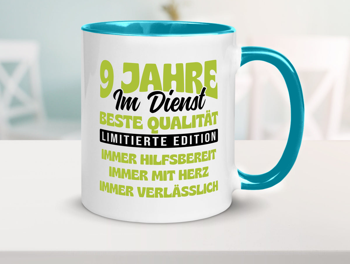 9 Jahre im Dienst | Jubiläum Arbeit v4 Geschenk Kollegen Büro lustiger Spruch Tasse