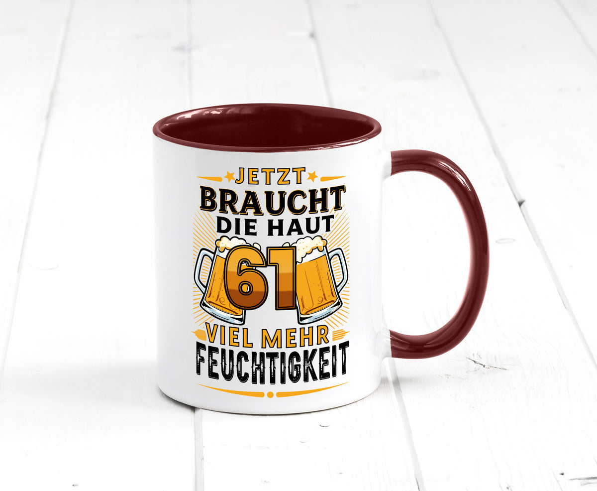 61 braucht die haut mehr Feuchtigkeit | 61. Geburtstag Geschenkidee Humor Tasse