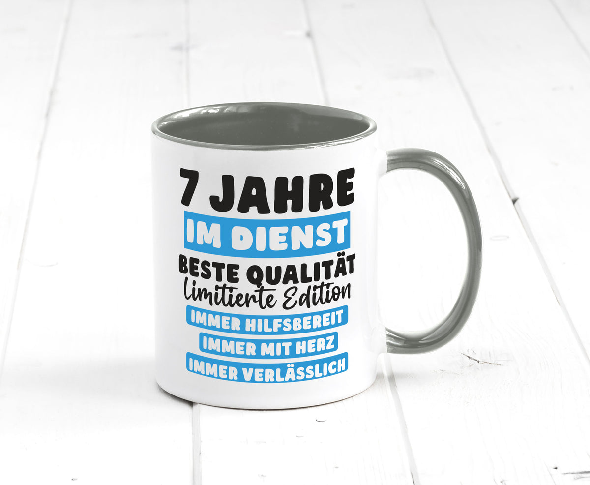 7 Jahre im Dienst | Jubiläum Arbeit v6 lustig Kollegen Büro Geschenk Tasse