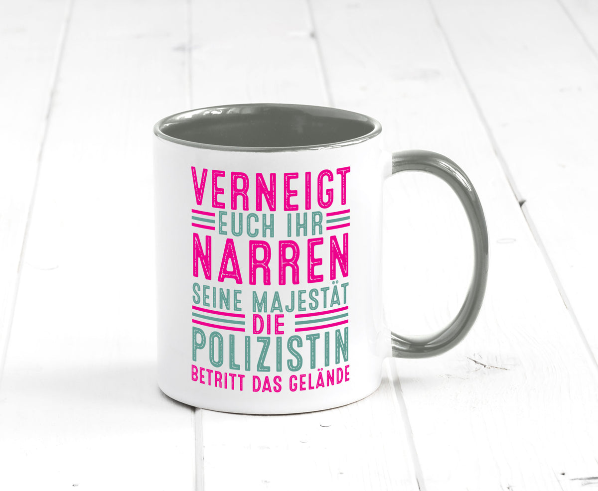 Verneigt euch: Polizistin | Beruf Polizei Geschenk Arbeit Kollegen Büro Tasse