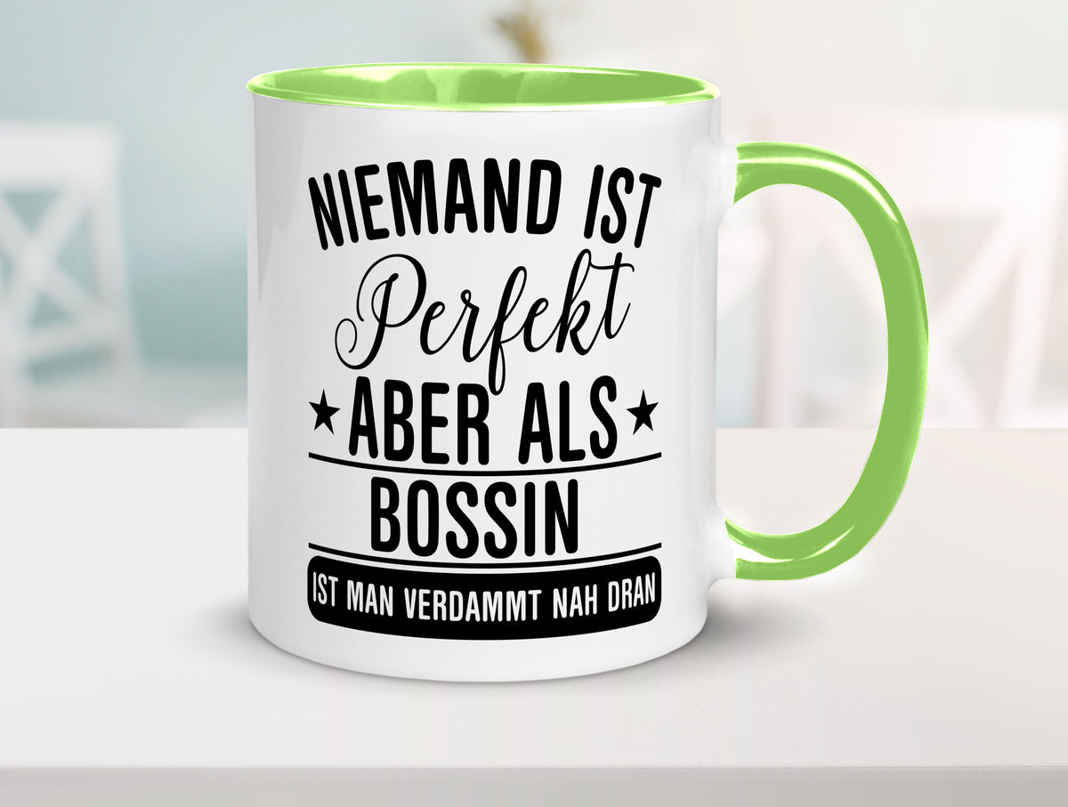 Verdammt nah dran: Bossin | Führungskraft Vorgesetzte Humor Geschenkidee Tasse