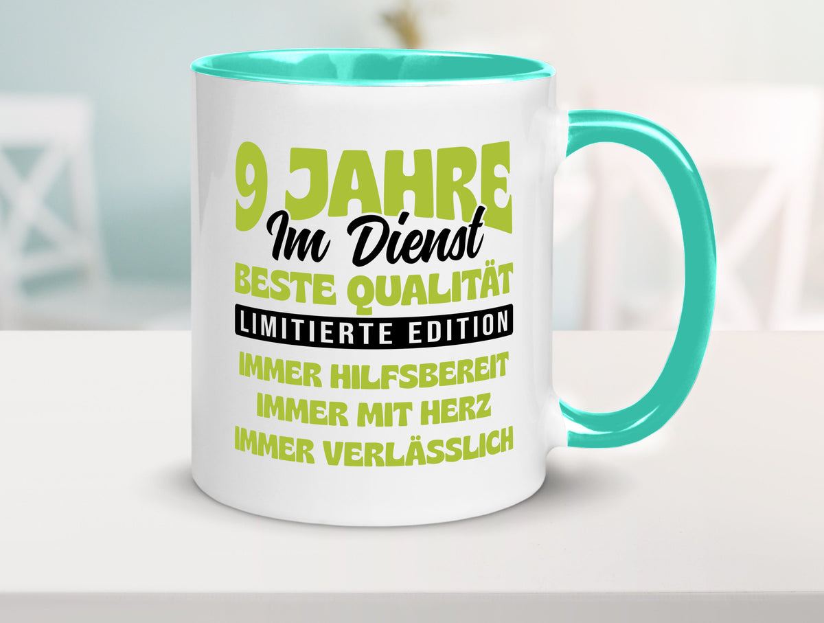 9 Jahre im Dienst | Jubiläum Arbeit v4 Geschenk Kollegen Büro lustiger Spruch Tasse