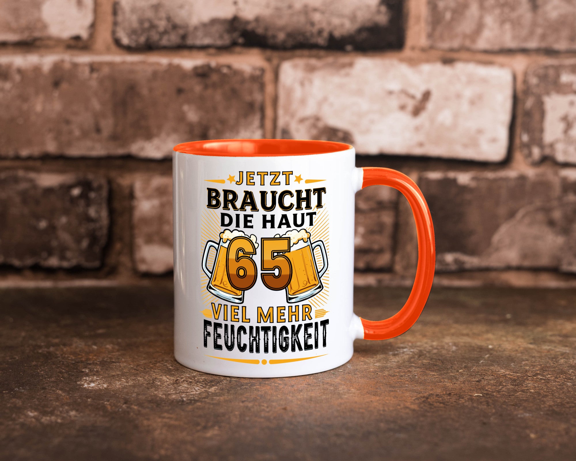 65 braucht die haut mehr Feuchtigkeit | 65. Geburtstag Humor Geschenkidee Tasse