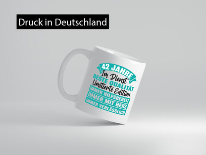 42 Jahre im Dienst | Jubiläum Arbeit lustig Kollegen Büro Geschenk Tasse