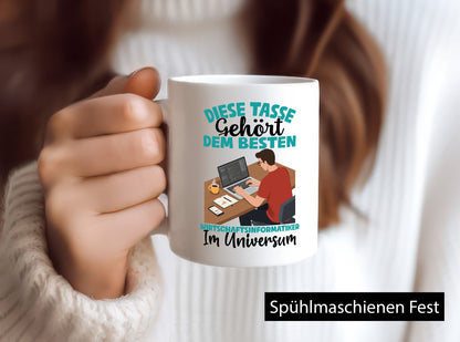 Im Universum: Wirtschaftsinformatiker | Informatik Humor Geschenkidee Tasse