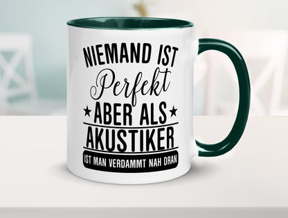 Verdammt nah dran: Akustiker | Akustik Hörgeräteakustik Humor Geschenkidee Tasse