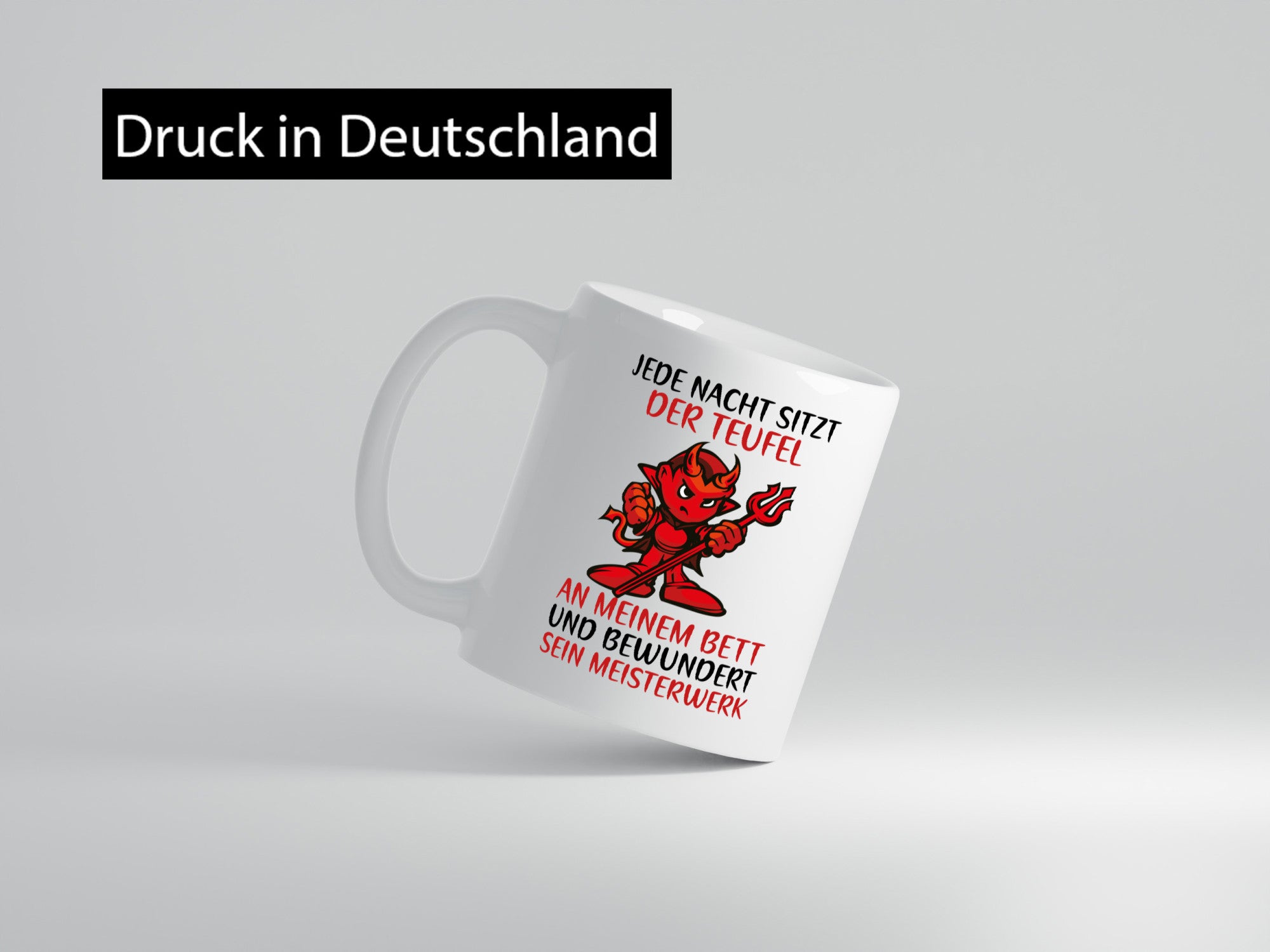 Jede Nacht sitzt der Teufel am Bett | frecher Spruch Humor Geschenk