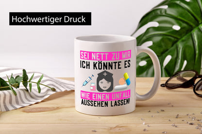 Sei nett zu mir | Ärztin Krankenschwester Spritze Geschenk Humor Geschenkidee