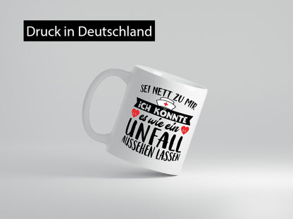 Sei nett zu mir | Unfallkrankenschwester Krankenhaus Geschenkidee Humor Tasse