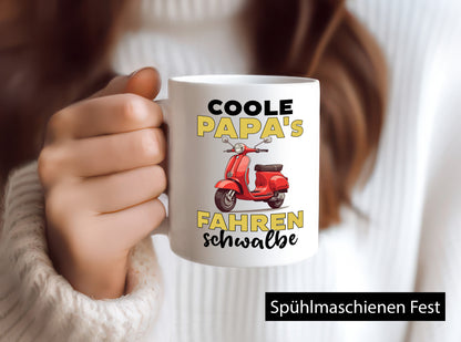 Coole Papas fahren Schwalbe | DDR Mofa Moped v2 Geschenkidee Humor Tasse