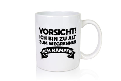 Vorsicht ich bin zu alt zum wegrennen | kämpfe Humor Geschenkidee Tasse