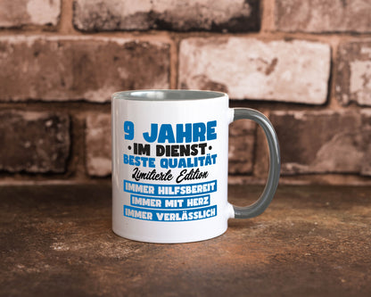 9 Jahre im Dienst | Jubiläum Arbeit v7 lustig Kollegen Büro Geschenk Tasse