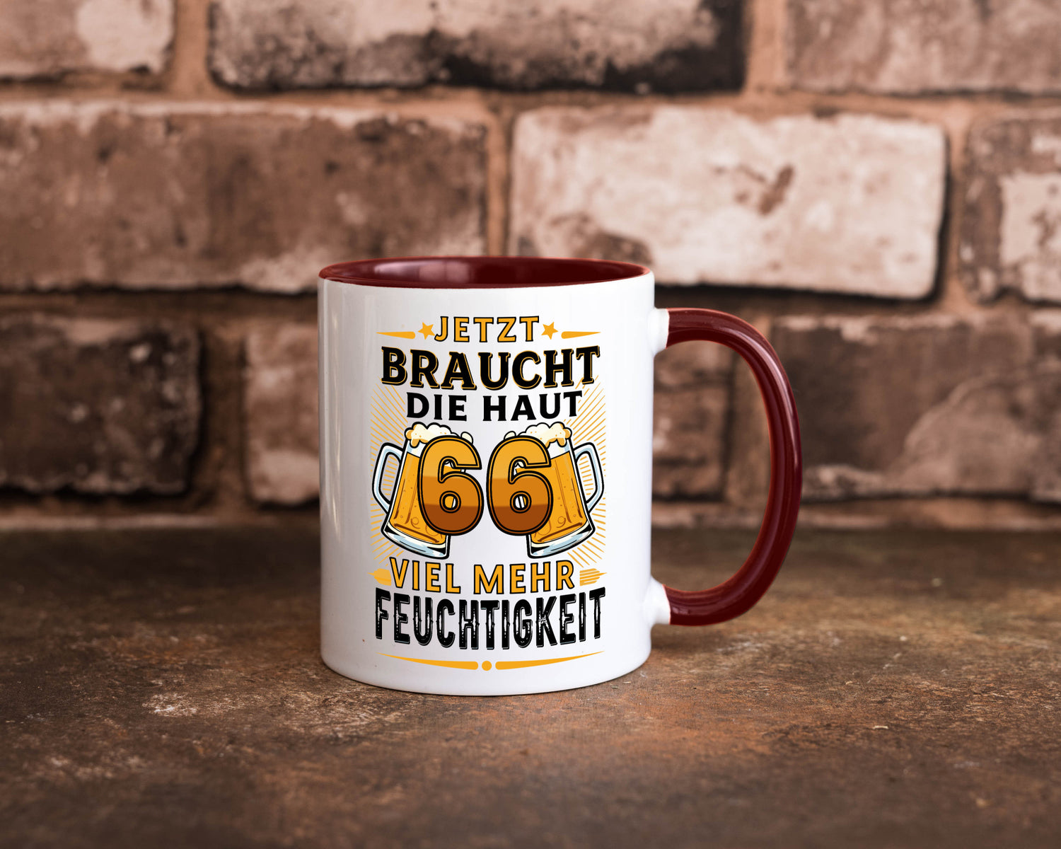 66 braucht die haut mehr Feuchtigkeit | 66. Geburtstag Humor Geschenkidee Tasse