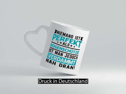Niemand ist Perfekt | Bogenschütze Verdammt nah dran lustig Humor Geschenkidee