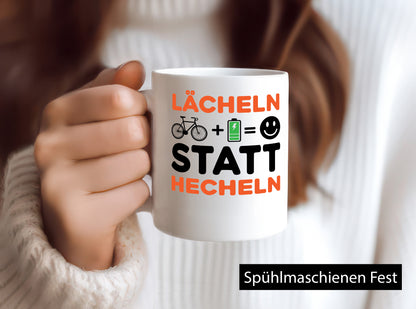 Lächeln statt hecheln | Radfahrer E-Bike Geschenk Humor Geschenkidee lustiger