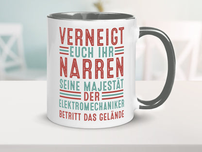 Verneigt euch: Elektromechaniker | Mechaniker v2 Geschenkidee Humor Tasse