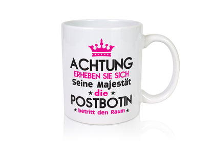 Seine Majestät Postbotin | Beruf Post Briefträger lustig Arbeit Kollegen Büro