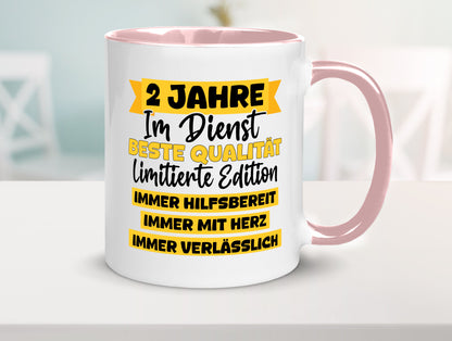 2 Jahre im Dienst | Jubiläum Arbeit v8 lustiger Spruch Geschenk Kollegen Büro