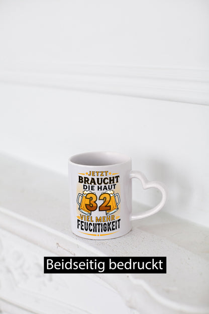 32 braucht die haut mehr Feuchtigkeit | 32. Geburtstag Geschenkidee Humor Tasse