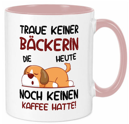 Traue keiner Bäckerin | Bäckerei Frauen Backen lustiger Spruch Geschenk Humor Tasse