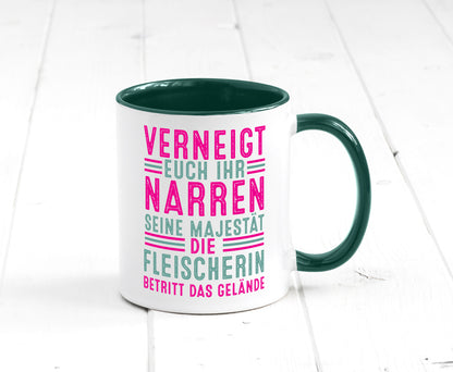 Verneigt euch: Fleischerin | Schlachterei v2 Geschenkidee Humor Tasse