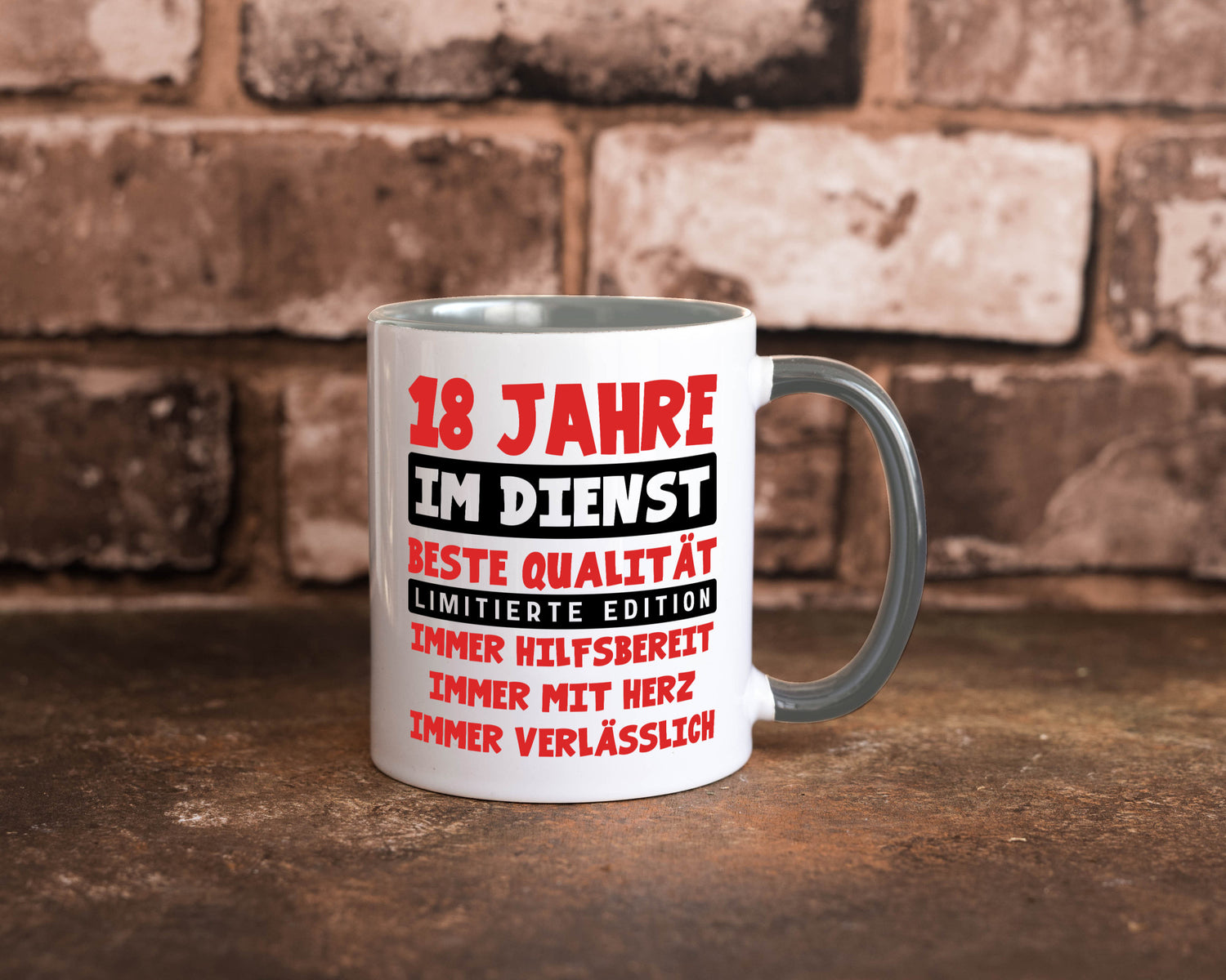 18 Jahre im Dienst | Jubiläum Arbeit v9 Geschenkidee Kollegen Büro Humor Tasse