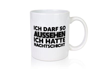 Ich darf so aussehen | Nachtschicht Arbeit lustig Kollegen Büro Geschenk Tasse