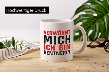 Verwöhnt mich | Rentnerin Tasse Statement Ruhestand lustig Jubiläum Geschenk