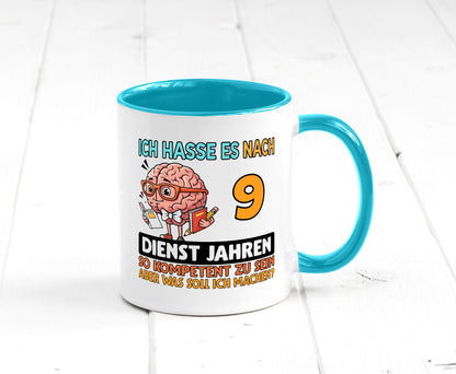 9 Dienstjahre | Arbeit Kompetent Humor Kollegen Büro Geschenkidee Tasse