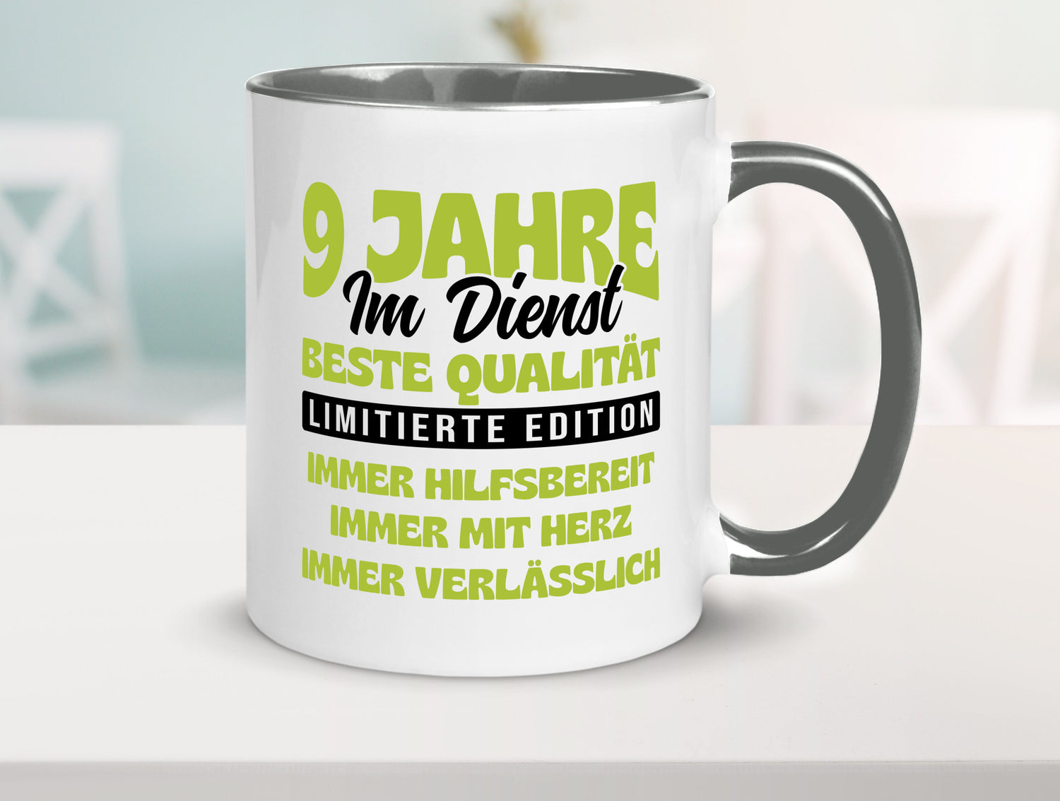 9 Jahre im Dienst | Jubiläum Arbeit v4 Geschenk Kollegen Büro lustiger Spruch