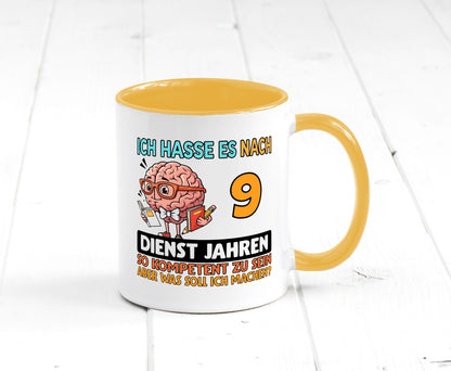 9 Dienstjahre | Arbeit Kompetent Humor Kollegen Büro Geschenkidee Tasse