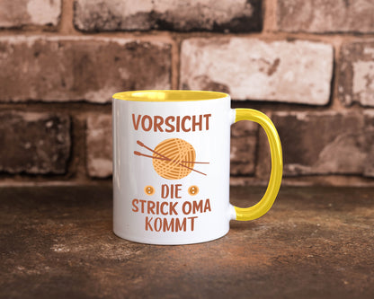 Vorsicht, Strickoma kommt | Wolle Stricknadeln Humor Familie Geschenkidee Tasse
