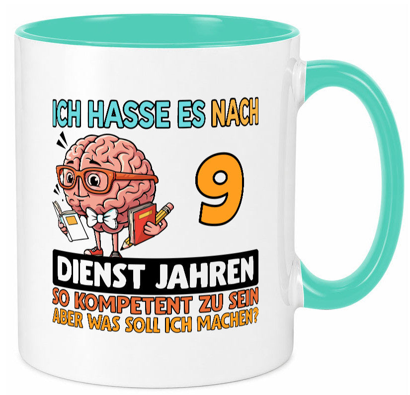 9 Dienstjahre | Arbeit Kompetent Humor Kollegen Büro Geschenkidee Tasse
